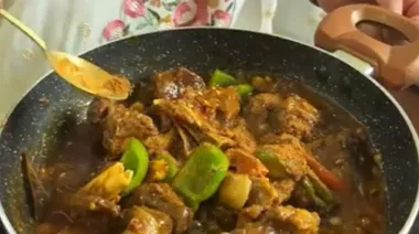 Tender mutton jhal farezi cooked with capsicum, onions, tomatoes, and whole spices